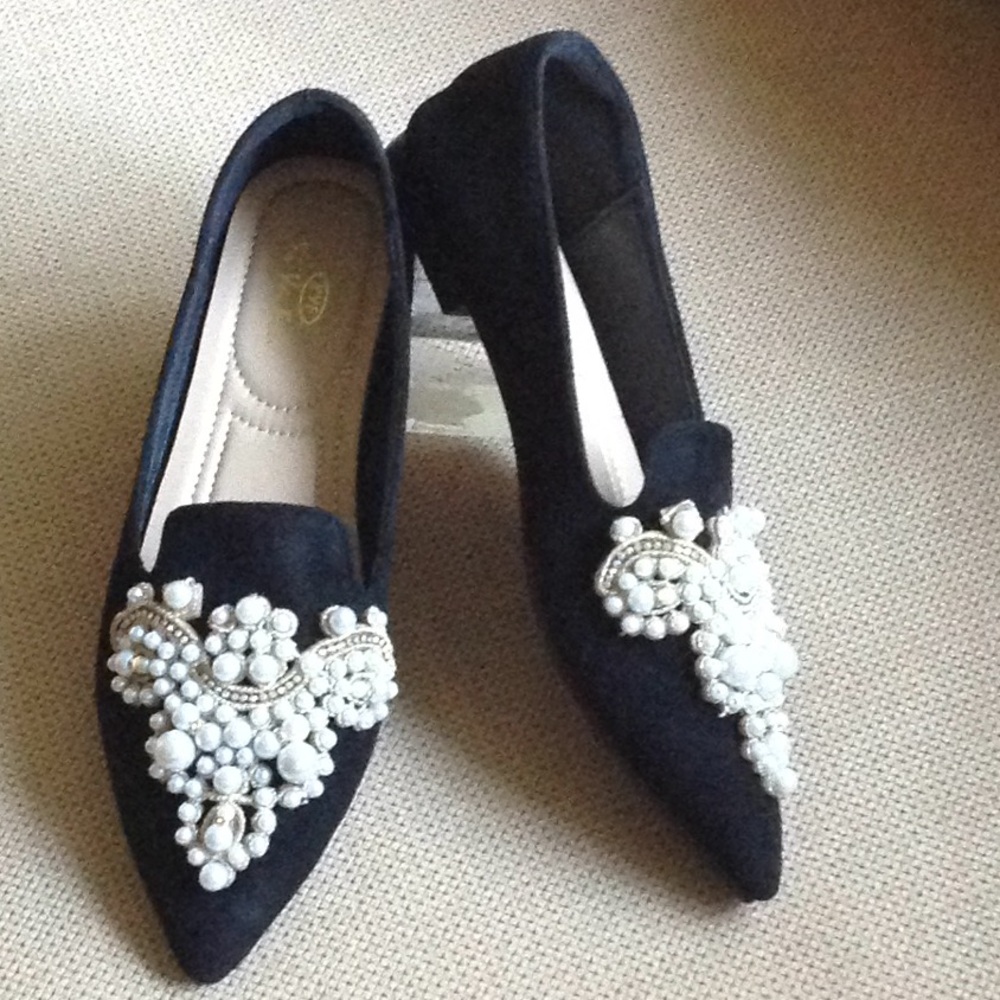 🔴 Anita's Passions - Pearls w/ Faux Suede Flats